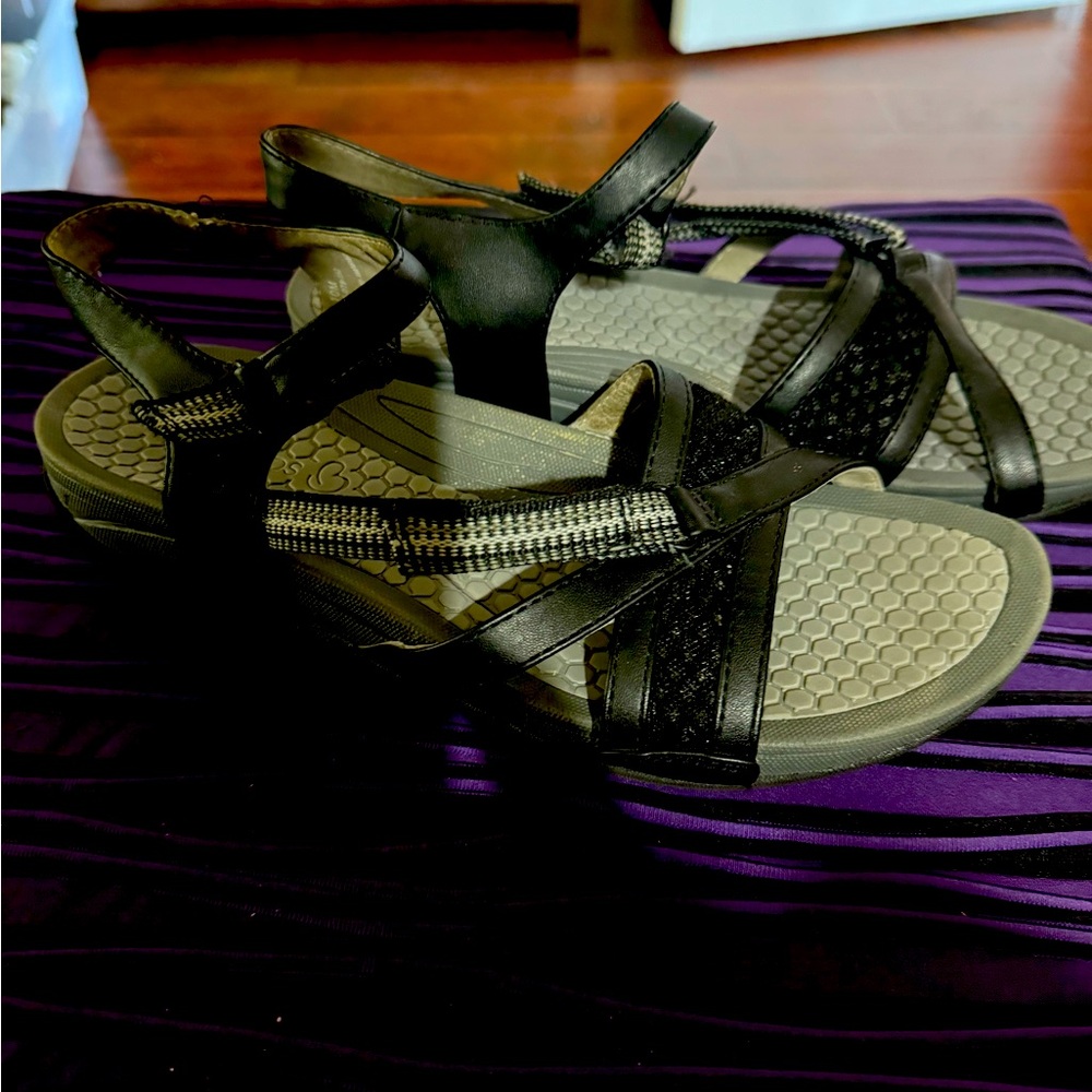 Women sandals